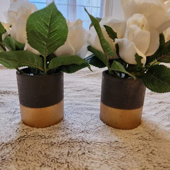 x2 Potted Faux Roses - Picture 2 of 7
